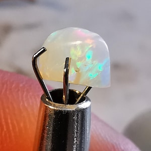 Australian Coober Pedy white  crystal opal 0.90ct