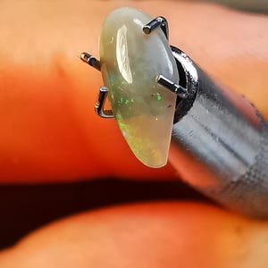 Lightning Ridge N6 dark opal. 0.40ct
