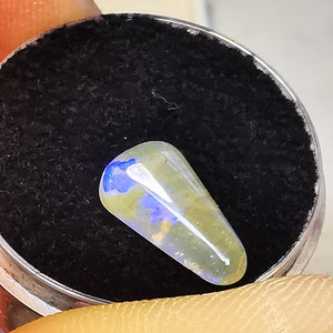Bargin Lightning Ridge N9 crystal opal pear. 1.60ct