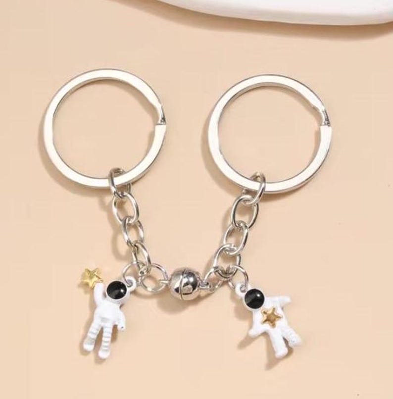 Space Key Rings Astronaut Star Magnetic Button Key Ring Spaceman Key Chains for Couple ...