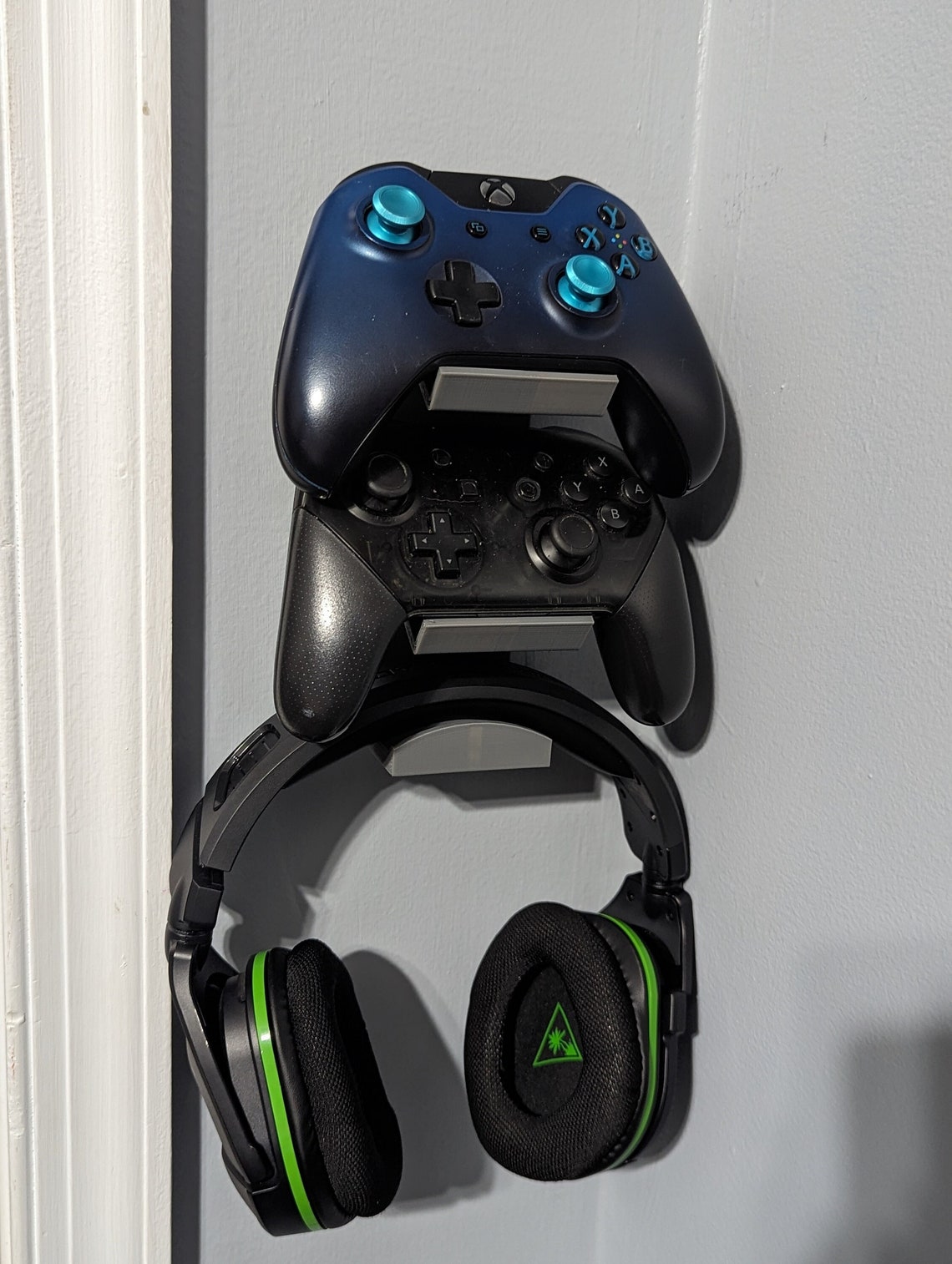 Universal Double Controller and Headset Wall Mount, Xbox One/x/s, PS5 ...