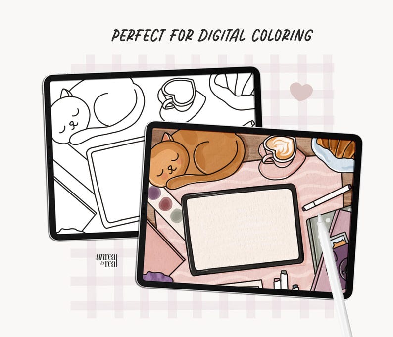Pu&ograve; includere: Pagina da colorare digitale con due illustrazioni di gatti che dormono su un letto con una tazza di caff&egrave; e un croissant. La seconda illustrazione include un tablet con uno schermo vuoto, uno stilo e altri dettagli.