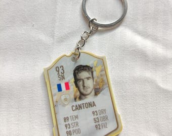 Llavero de Eric Cantona, leyenda francesa de la tarjeta Fut Card / Regalo del Rey Eric para él / Llavero acrílico / Icono del Manchester United / Regalo para leyendas del fútbol