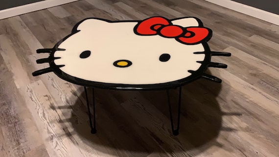 ハローキティ 顔型デザイン木製テーブル ハローキティHelloKittyテーブル キティフェイス形テーブル | creative