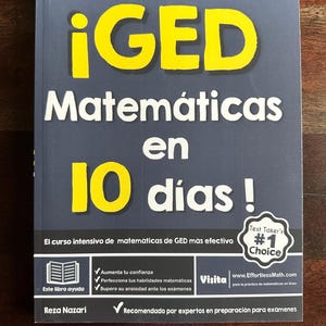 May include: A book cover with a yellow title that reads "¡GED Matemáticas en 10 días!" The cover is grey with a yellow and white design. The book is about preparing for the GED maths exam. The book is recommended by experts in exam preparation.