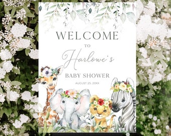 Puede incluir: Bienvenido a la fiesta de bienvenida al bebé de Harlow, un cartel con fondo blanco y vegetación floral. El cartel presenta una jirafa, un elefante, un león y una cebra con coronas de flores.
