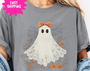 Bonita camiseta de Halloween con fantasma, camiseta de colores cómodos, camiseta de fantasma con lazo, camiseta de Halloween con flores, camiseta de colores cómodos de temporada espeluznante