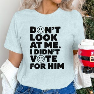 Camiseta política engraçada, Não olhe para mim, eu não votei nele, camiseta com declaração humorística, camiseta com letras em negrito, camiseta gráfica unissex