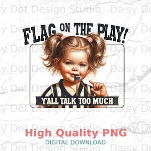 Könnte beinhalten: Digitalgrafik eines jungen Mädchens mit Zöpfen, das ein Schiedsrichterhemd trägt und eine Trillerpfeife hält. Der Text oben lautet "FLAG ON THE PLAY!" und unten "Y'ALL TALK TOO MUCH."