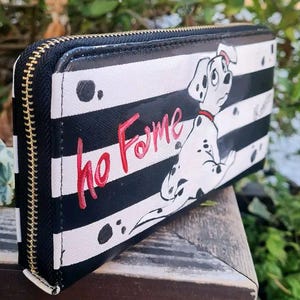 Carteira pintada à mão - Rolly (101 Dálmatas) | Acessório exclusivo para os amantes da Disney