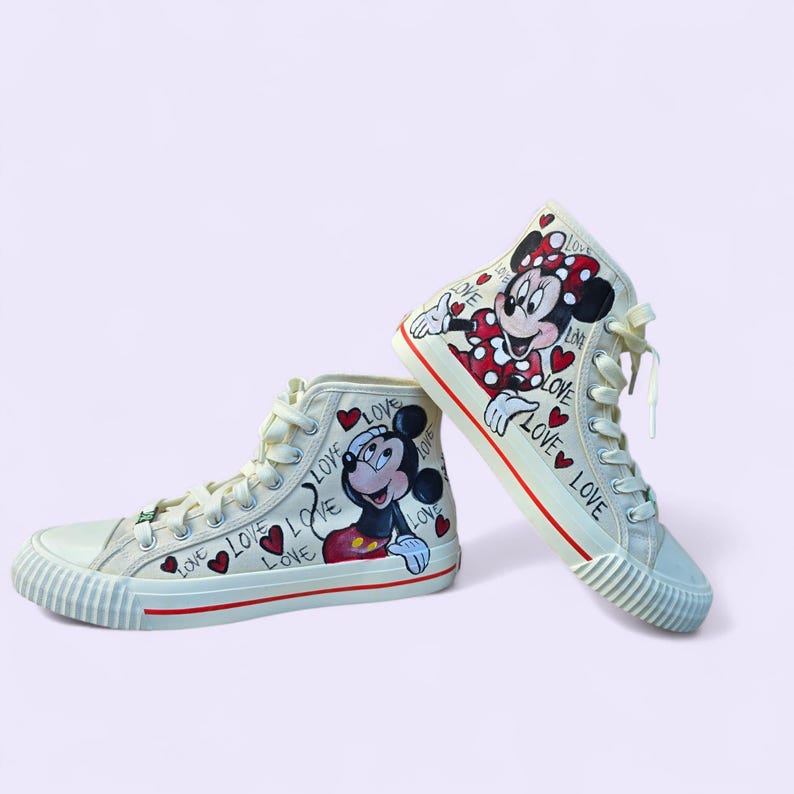 Handmålade Mimmi och Musse Pigg-skor – Personliga Disney-sneakers – Romantisk presentidé – Anpassningsbara bild 1