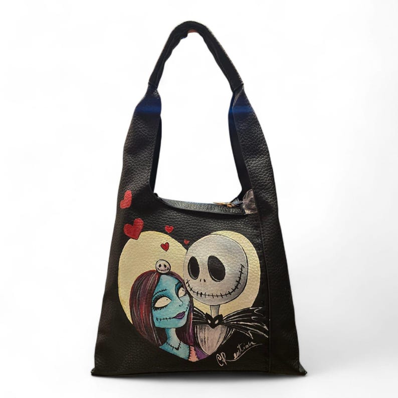 Puede incluir: Un letrero de madera r&uacute;stica con la frase "Welcome to our home" en letras blancas. El letrero presenta un acabado envejecido y un dise&ntilde;o sencillo y acogedor, ideal para un porche o entrada.