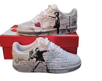 Zapatillas Nike pintadas a mano – Inspiradas en Banksy