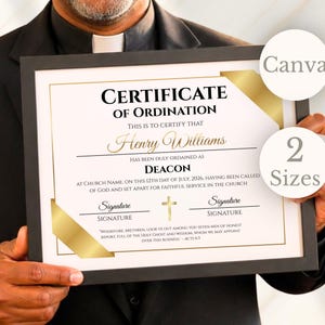 Pode incluir: Um certificado de ordenação com moldura preta, detalhes dourados, um ícone de cruz dourada central e texto impresso incluindo 'Certificate of Ordination', 'Henry Williams', 'Deacon' e um versículo bíblico de Atos 6:3, com duas sobreposições circulares.