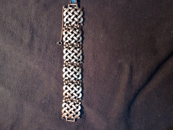 Lattice bracelet