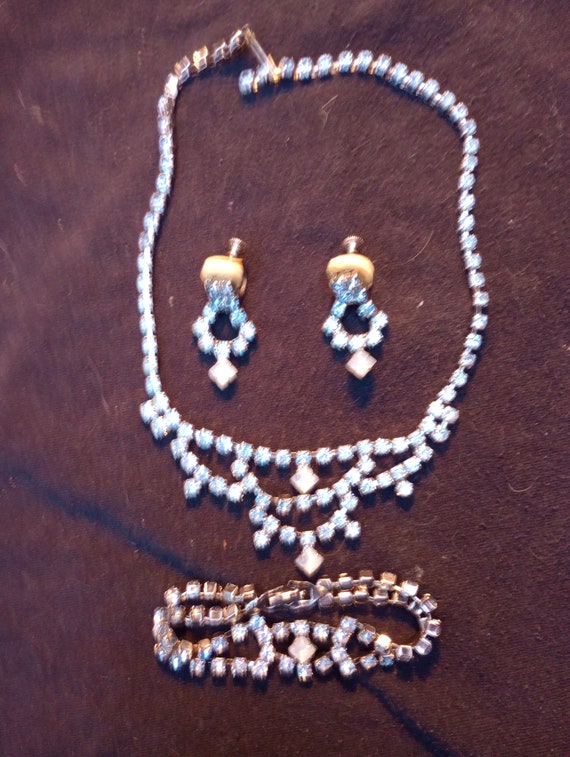 Choker, bracelet and earrings set