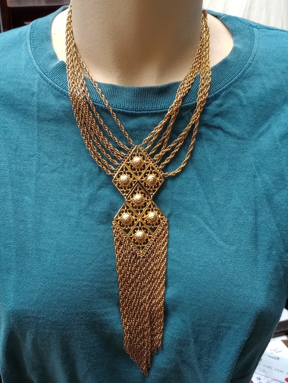 7 chain choker with multi chain pendant