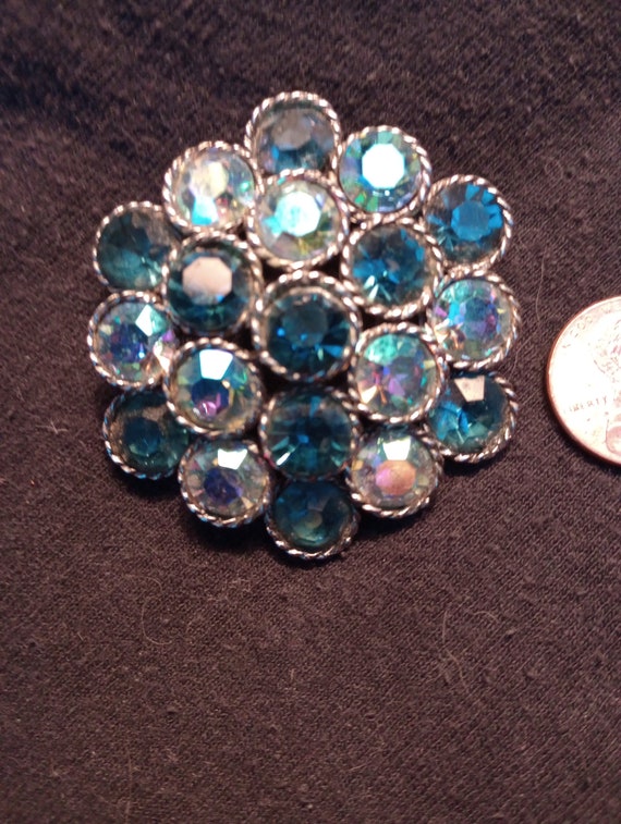Round blue-jeweled pin - image 1