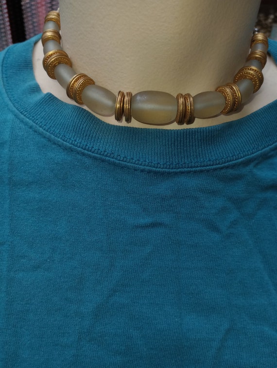 Small choker with glass and metal beads - image 1