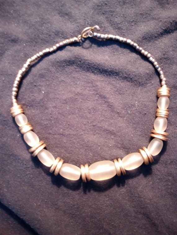 Small choker with glass and metal beads - image 2