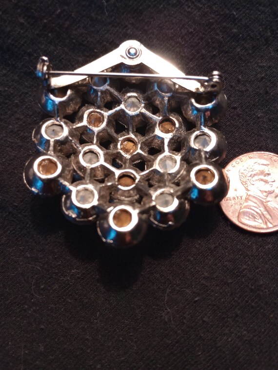 Round blue-jeweled pin - image 2