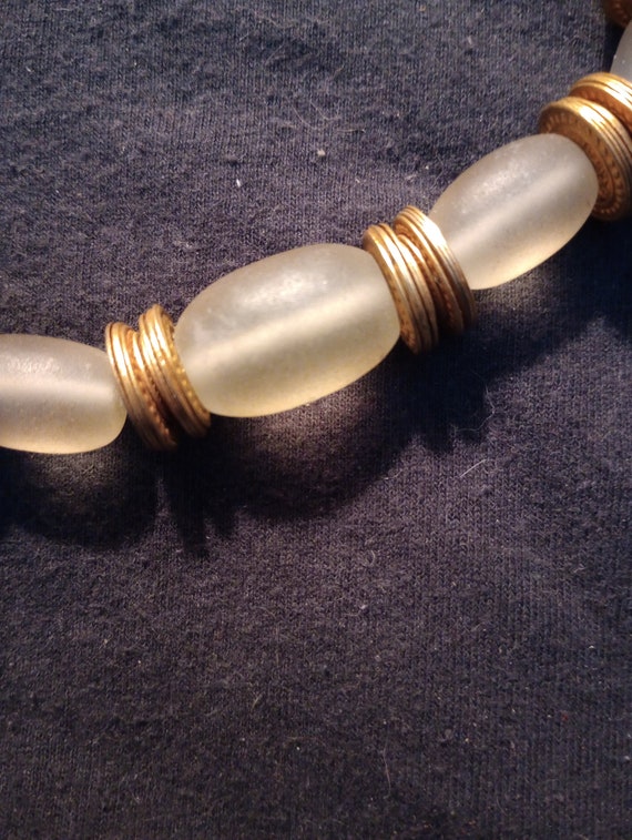Small choker with glass and metal beads - image 3