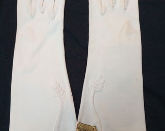 Whitbey fine cotton gloves, size 7, new- there is a mark