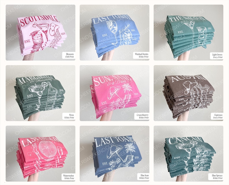 Pu&ograve; includere: Una collezione di nove magliette piegate in vari colori, tra cui rosa, blu, verde e marrone. Ogni maglietta presenta una stampa grafica unica in bianco o avorio con testo come Scottsdale, Last Toast, Margarita, Sun Sandy & A Drink, Austin e Cancun.