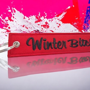 Winter Bitch - 冬時間 車 - 車 - チューニングカー 車 自動車キーフォブ ストラップ ジェットタグ リストバンド 刺繍入り