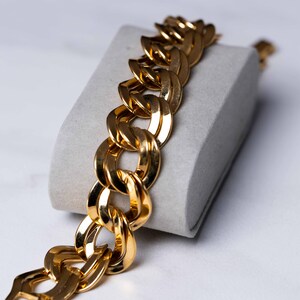 Vintage Monet Gold Tone Double Link Chain Bracelet - 1990s  display picture 3
