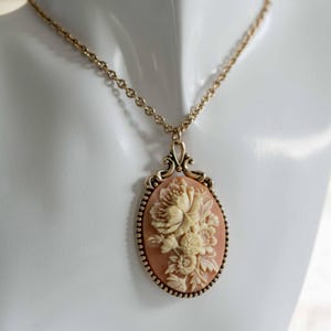 1960s Sarah Coventry Necklace - Gold Tone Floral Pendant with Chain