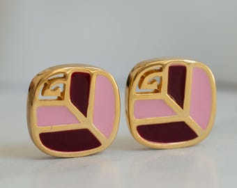 Pendientes vintage Givenchy de clip, esmalte burdeos tono dorado, joyería de diseño de los años 70.