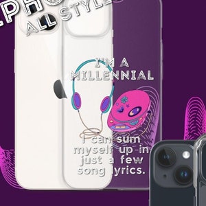 Puede incluir: Fundas de iPhone transparentes y negras con un gráfico rosa y morado de un reproductor de música retro y auriculares. El texto dice "I'M A MILLENNIAL" y "I can sum myself up in just a few song lyrics." Para iPhone 13, 14 y 15.