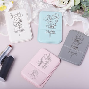 Miroir gravé avec une fleur d'anniversaire - Cadeau de demoiselle d'honneur personnalisé avec nom, Cadeaux de mariage compacts de voyage en cuir PU, Coffret cadeau floral personnalisé
