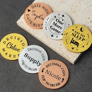 Personalisierte Entscheidung Münze, individuell gravierte Messing Münze, Paare Flip Münze, Argument Solver, Entscheider, Valentinstag Geschenk, Jubiläumsgeschenk