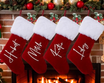 Medias navideñas de peluche rojas personalizadas, medias navideñas familiares, decoración navideña, regalos navideños, medias tradicionales.