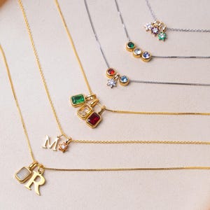 Collier avec pierres de naissance sincère, collier personnalisé, bijoux personnalisés minimalistes, cadeau personnalisé pour maman, anniversaire de grand-mère/fête des mères/souvenir