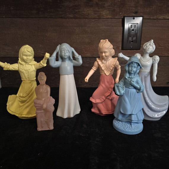 Avon Figurines Girls Dancing