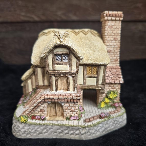 David Winter Cottage - Whileaway Cottage, Collectors Piece No. 15