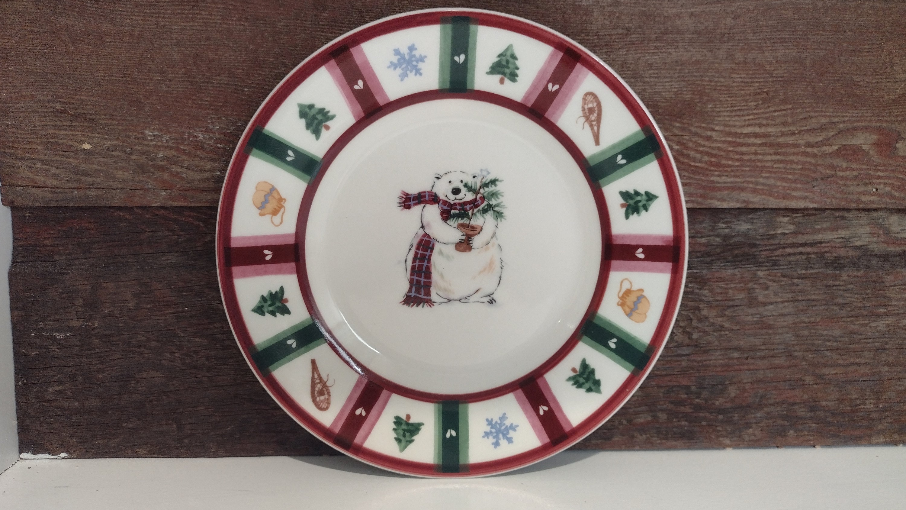 Pfaltzgraff Salad Plates With Polar Snow Bear Pattern, Set of