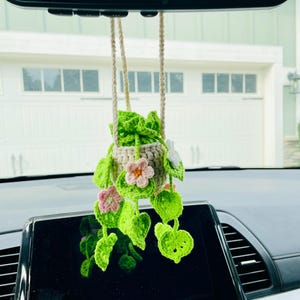 Planta colgante Monstera de ganchillo para coche: decoración hecha a mano para el espejo retrovisor. Mixed Flowers Plant