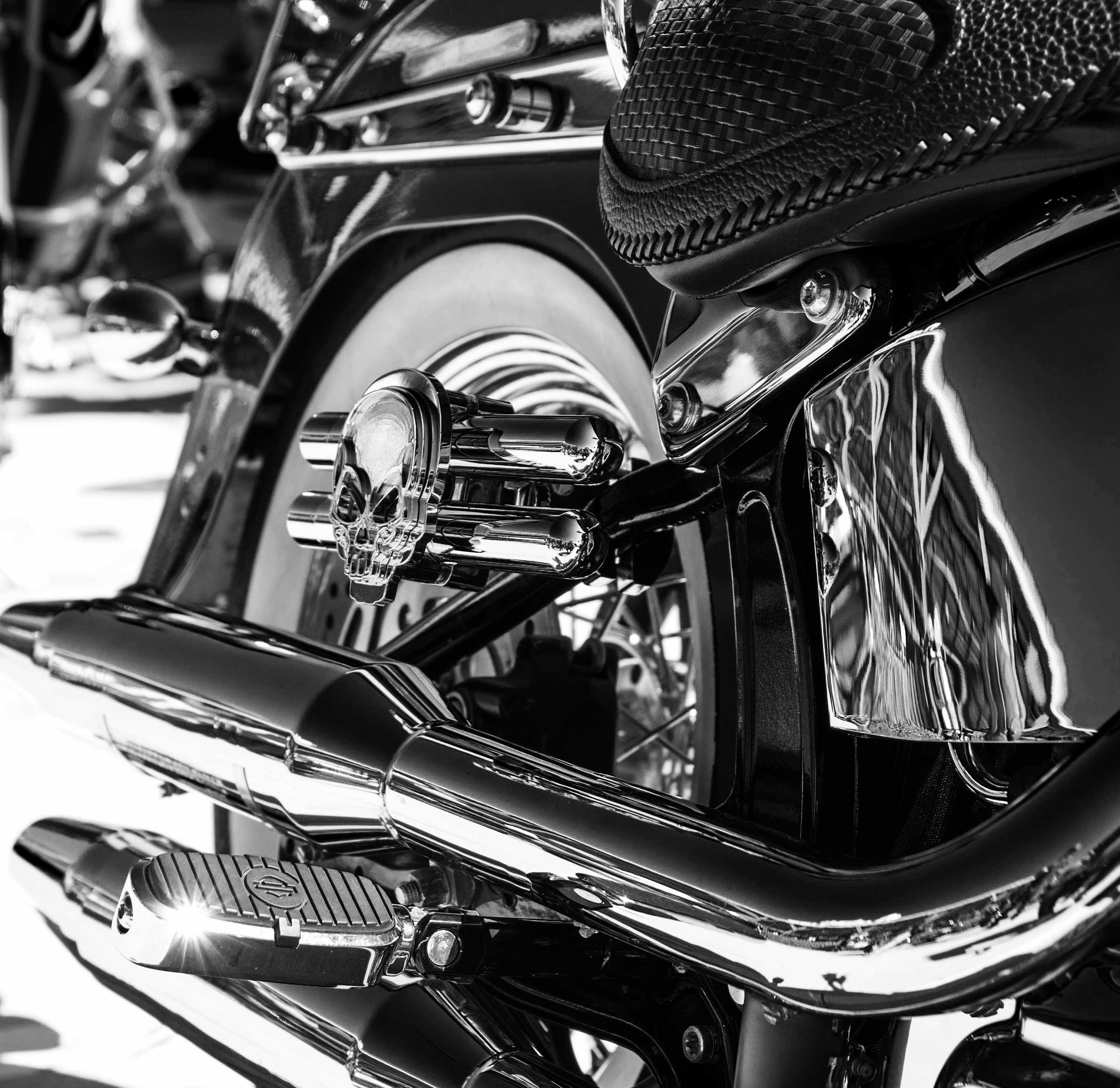 Cigar Accessory - Motorcycle Mounted Polish Black Containment Cylinder With  a Built in Humidification System