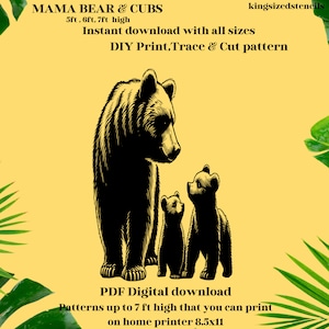 Op de afbeelding: Zwart-wit illustratie van een berin en twee welpen. De afbeelding bevat de tekst "MAMA BEAR & CUBS" en "DIY Print, Trace & Cut pattern". De downloadbare patronen zijn tot 213 cm hoog.