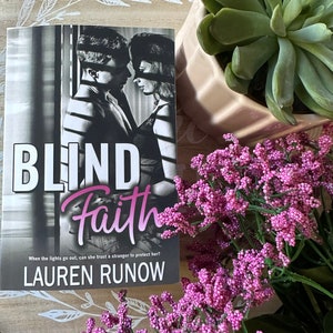 署名入りロマンス小説 - ローレン・ラノウ著「Blind Faith」