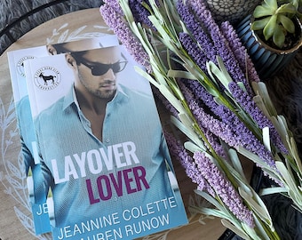 Signerad samtida romantisk roman - Layover Lover av Lauren Runow och Jeannine Colette