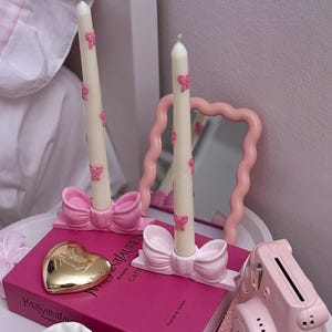 蝶結びキャンドル / リボンキャンドルホルダー / ピラーテーパーコケットロマンティックピンクのギフト、彼女の寝室の装飾、リボンキャンドルホルダー、コンクリート製ディッシュトレイ