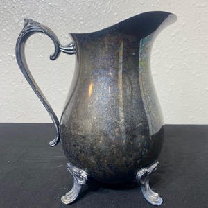 Versilberter 9 "Füßiger Krug von Leonard