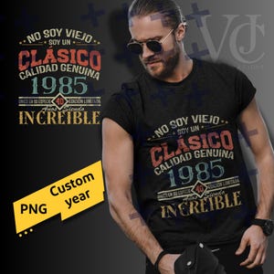 May include: Black t-shirt with the text "NO SOY VIEJO SOY UN CLÁSICO CALIDAD GENUINA 1985" in red, white, and gold. The shirt also has the text "UNICO EN SU ESPECIE 40 EDICIÓN LIMITADA Años Siendo INCREIBLE".