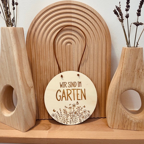 Holzschild " Wir sind im Garten"