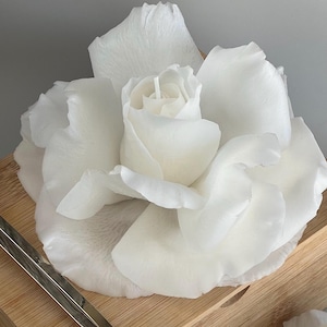 Flower Candle Realistic Rose  I Beeswax Candles I Aesthetic Candles I Rose scent I Gift candle l Home Decor l Rose candle l Inverted Rose